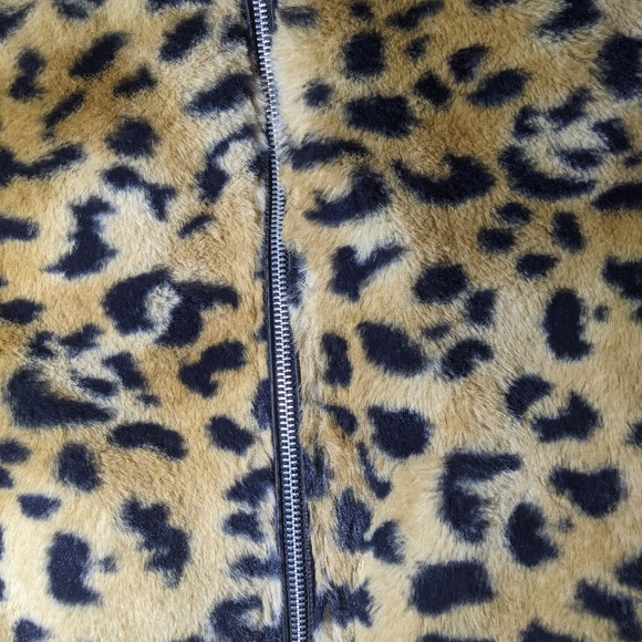 NWT Cheetah Faux Fur Bomber Jacket - Picture 5 of 9